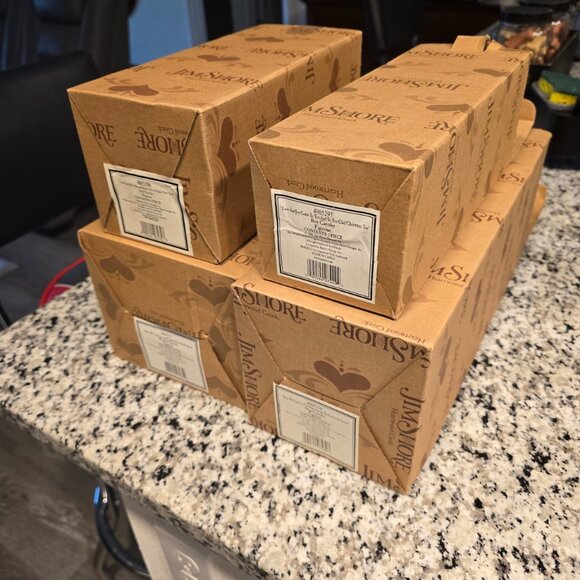 Jim Shore Heartwood Creek Carolers - Picture 14 of 16